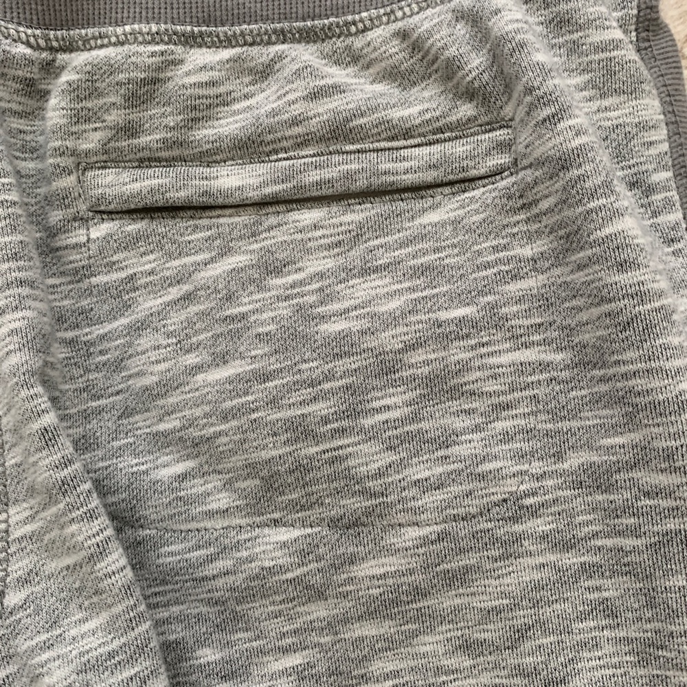 Green Tea Gray 3/4 Length Athletic Pants- Size Medium - Picture 11 of 12